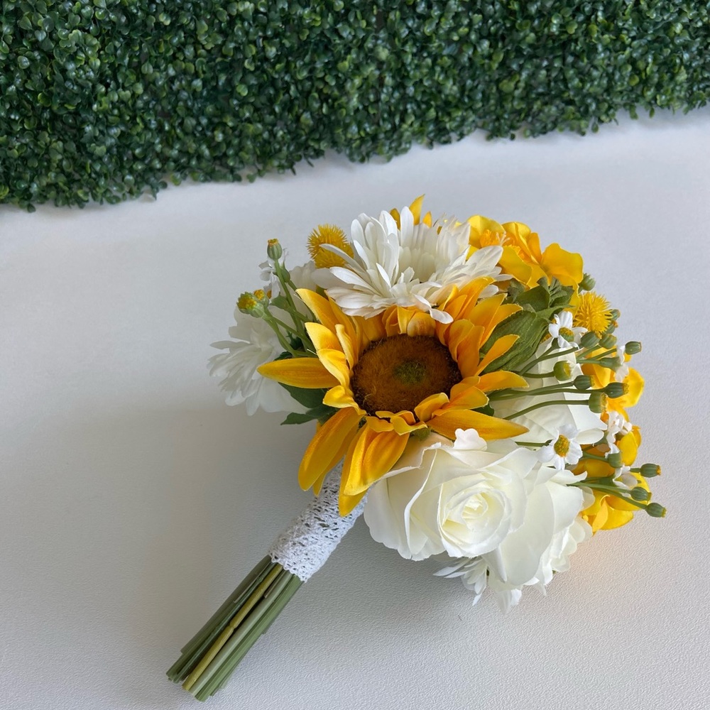 11 Inch Yellow & White Sunflower Bridal Bouquet Babies Breath Flowers Roses
